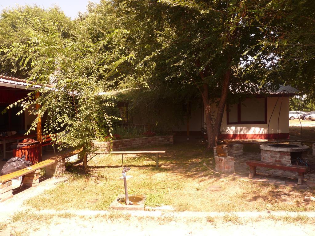 Dobó Tanya Vila Roszke Exterior foto